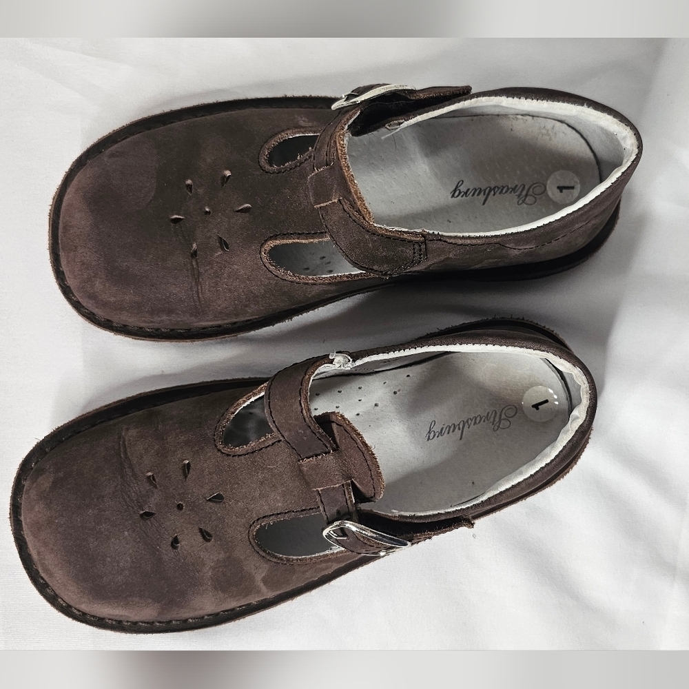 Strasburg Girls Brown Leather T-Strap Mary Jane Shoes Buckle Floral Cutout Sz 1 - Picture 9 of 10